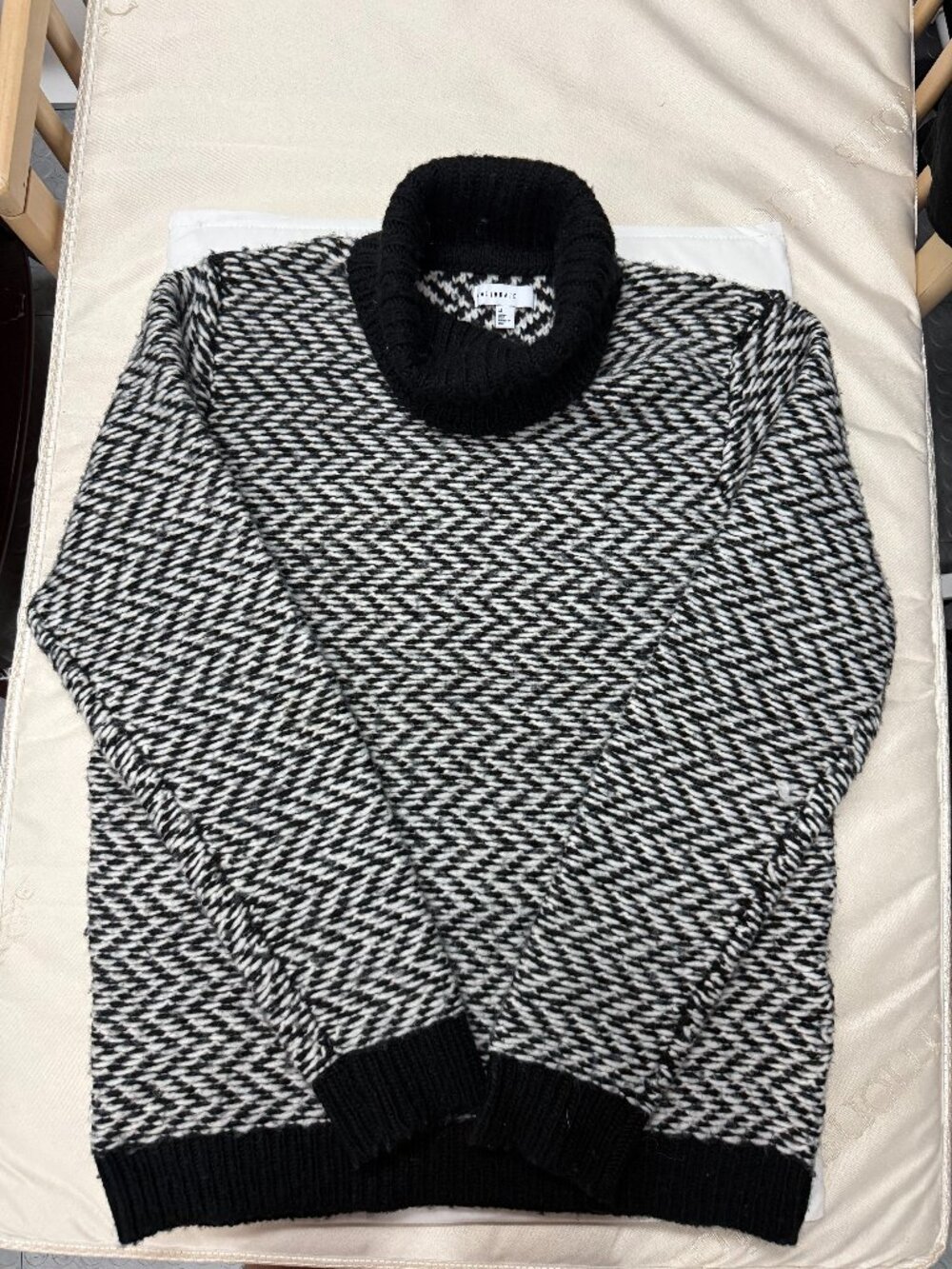 Calibrate Nordstrom Herringbone Turtleneck Sweater Black Cream Sz M - Picture 2 of 8